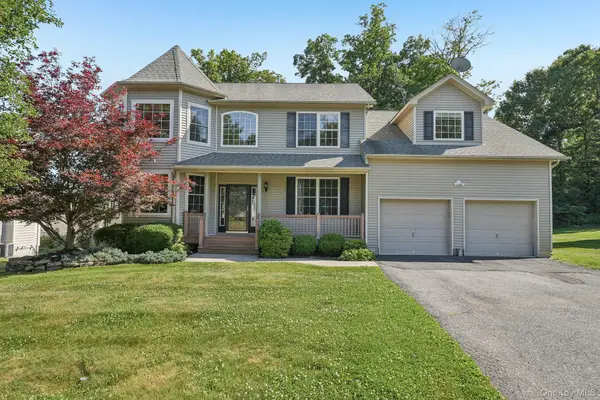 110 Winding Brook Court, New Windsor, NY 12553