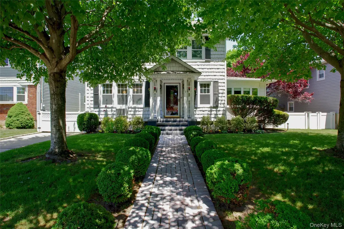 7 Abrams Place, Lynbrook, NY 11563 - #1
