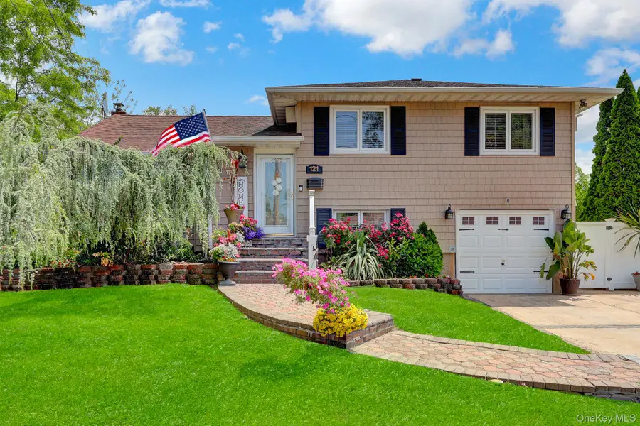 121 W 15th Street, Deer Park, NY 11729 - #2