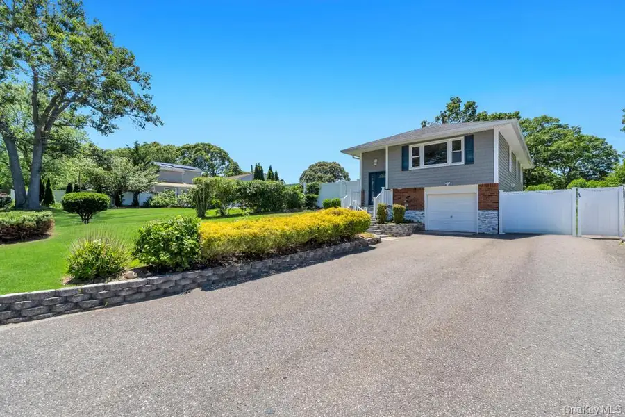 220 Adirondack Drive, Selden, NY 11784 - #2