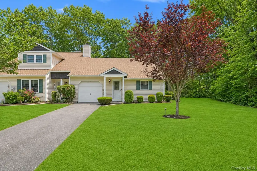532 Race Place, Oakdale, NY 11769 - #2
