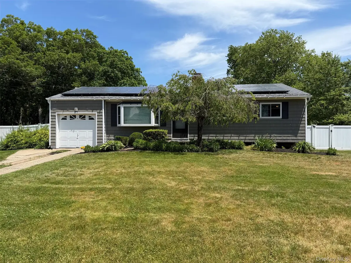 935 Montauk Avenue, Islip Terrace, NY 11752 - #1