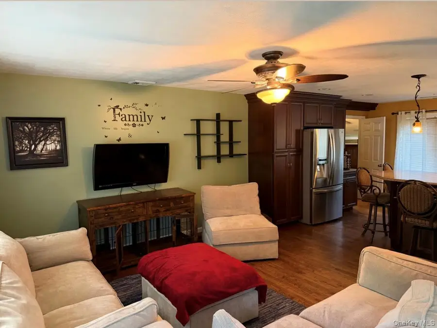 935 Montauk Avenue, Islip Terrace, NY 11752 - #2