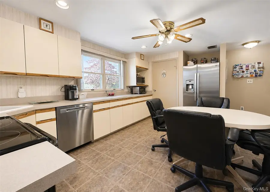 46 Marksman Lane, Levittown, NY 11756 - #3