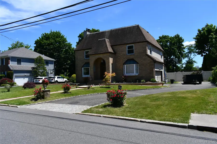 280 Park Avenue W, Westbury, NY 11590 - #3