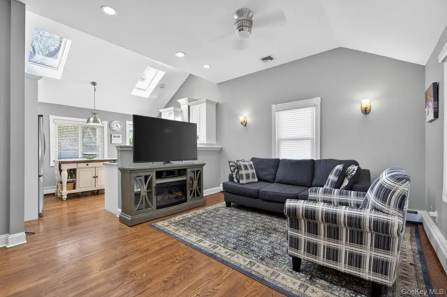 105 N Hamilton Avenue, Lindenhurst, NY 11757 - #3