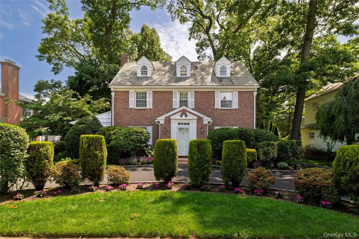 210 Demott Avenue, Rockville Centre, NY 11570 - #1