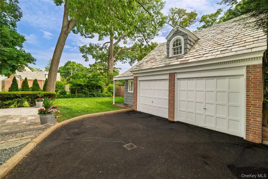 210 Demott Avenue, Rockville Centre, NY 11570 - #3