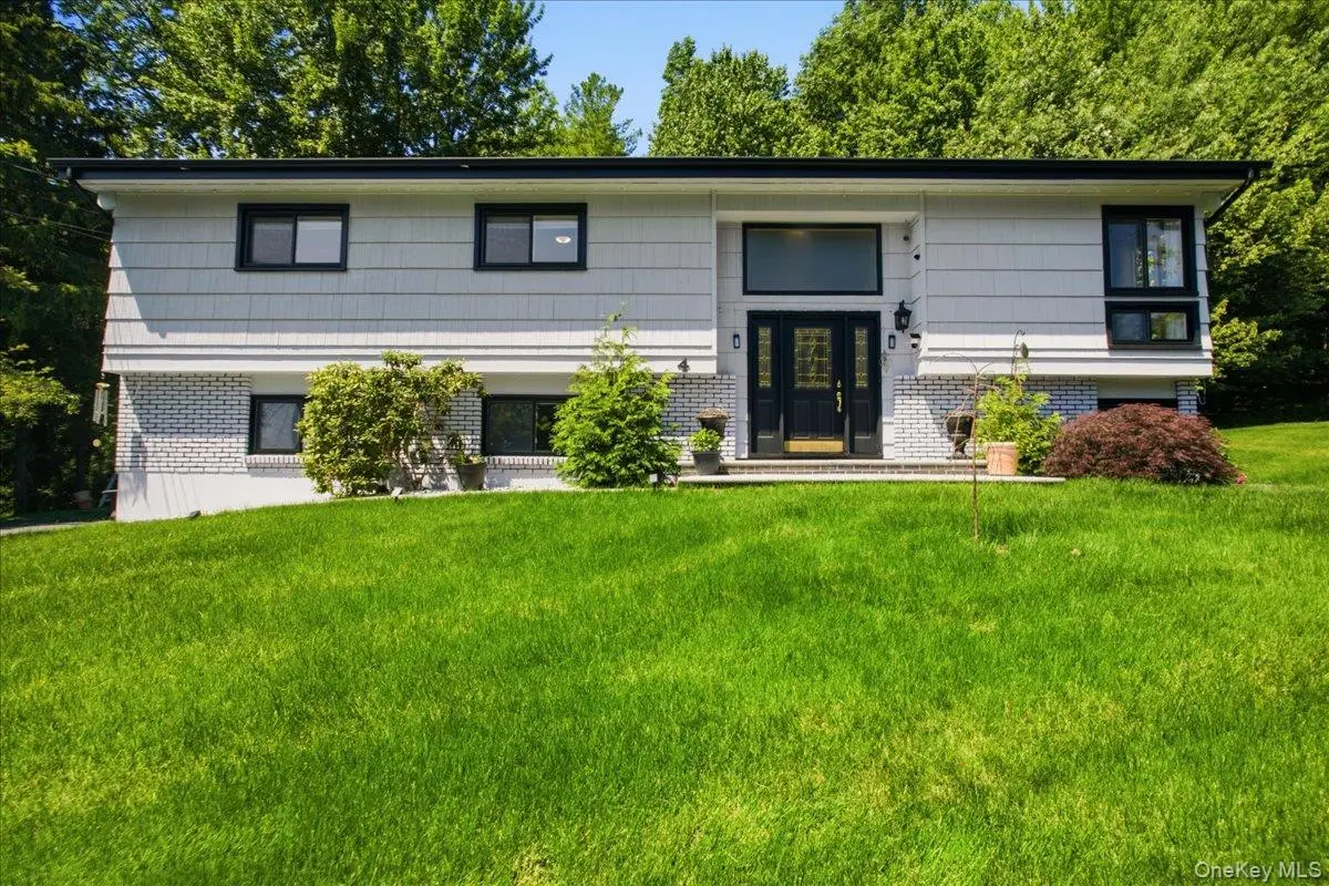 4 Medford Place, Nanuet, NY 10954 - #1