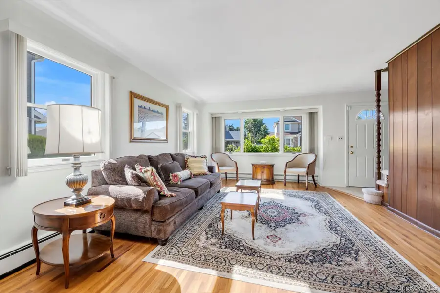106 Campbell Street, New Hyde Park, NY 11040 - #3