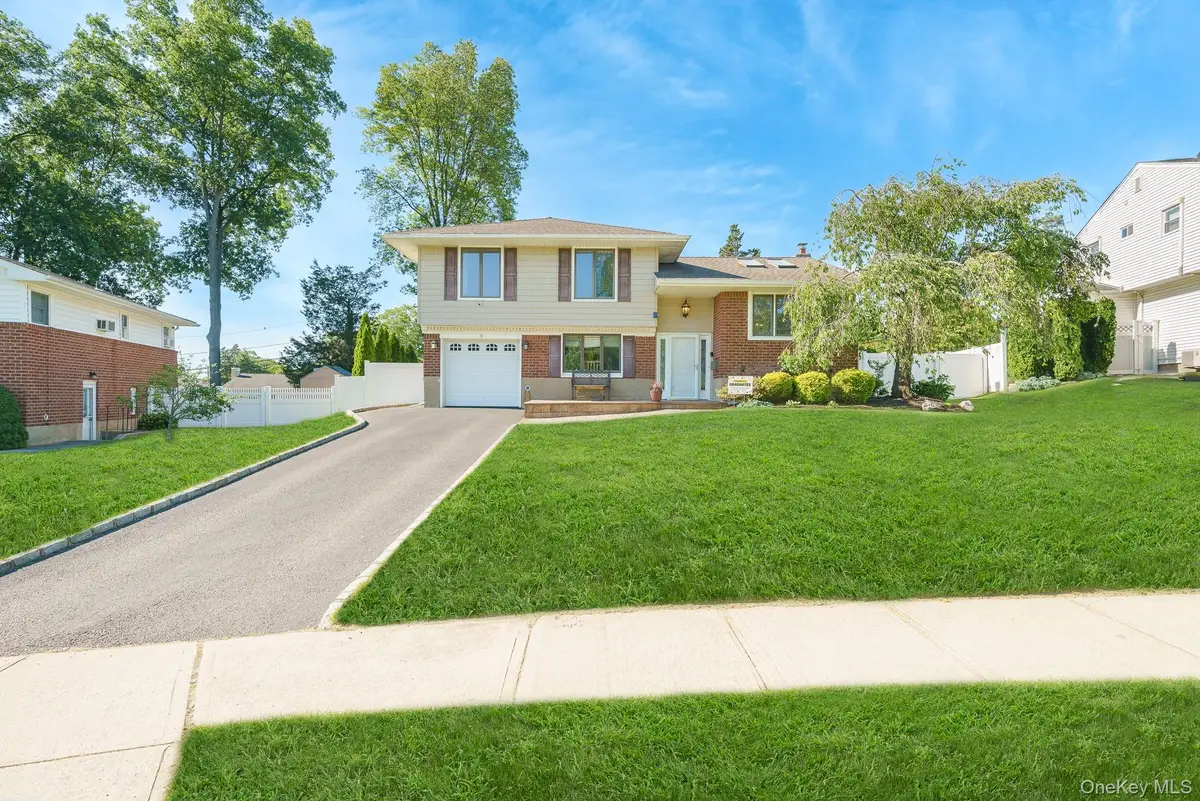 9 Wayne Place, Commack, NY 11725 - #1
