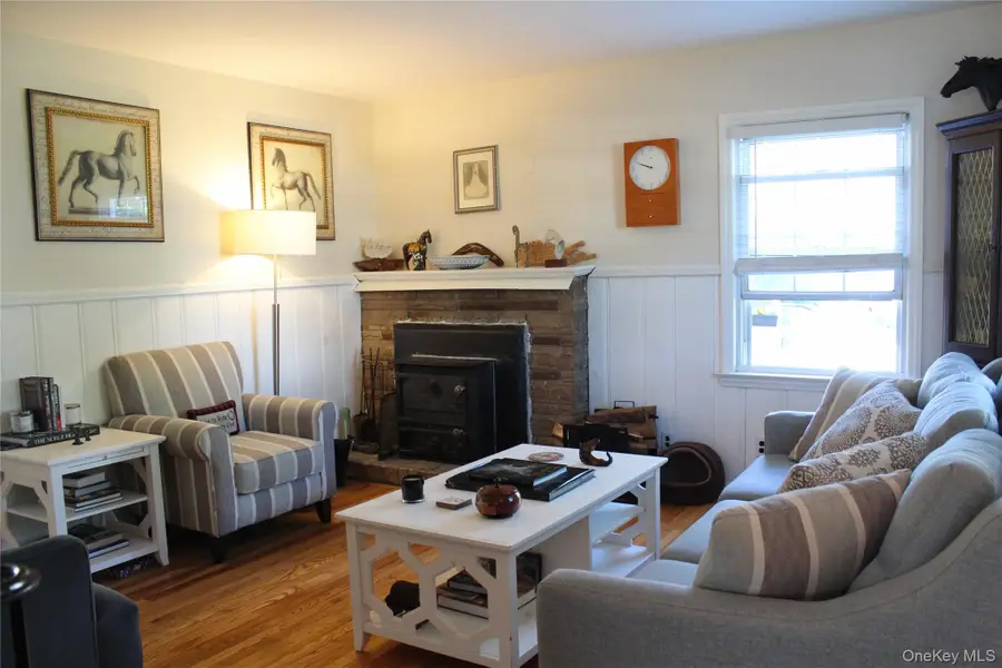 6 Howe Street, Huntington Station, NY 11746 - #3