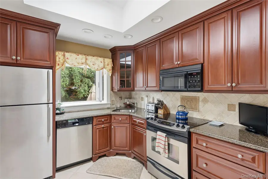 350 Columbus Avenue, West Babylon, NY 11704 - #3
