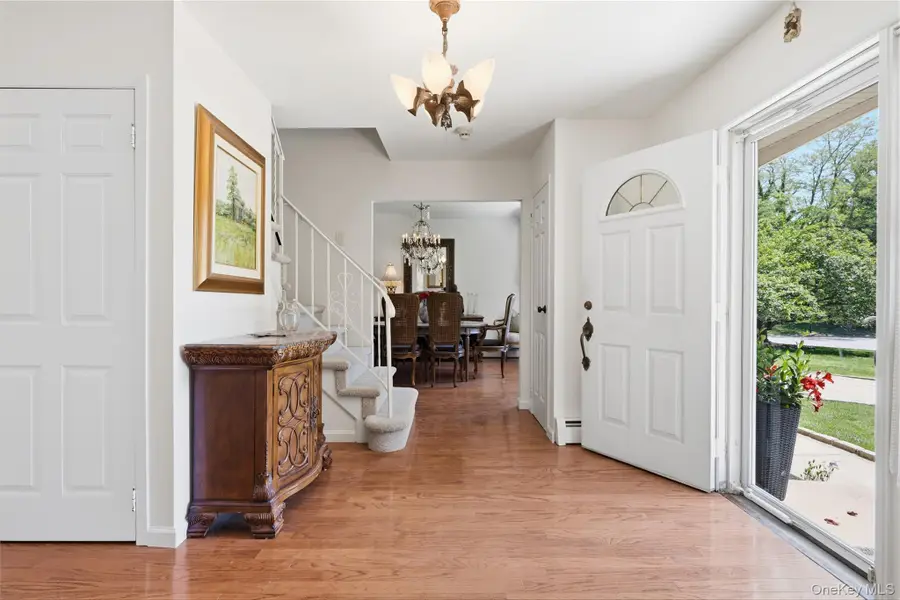 6 Carol Court, East Setauket, NY 11733 - #3