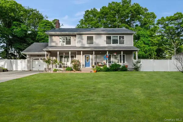 7 Maple Avenue, Holbrook, NY 11741