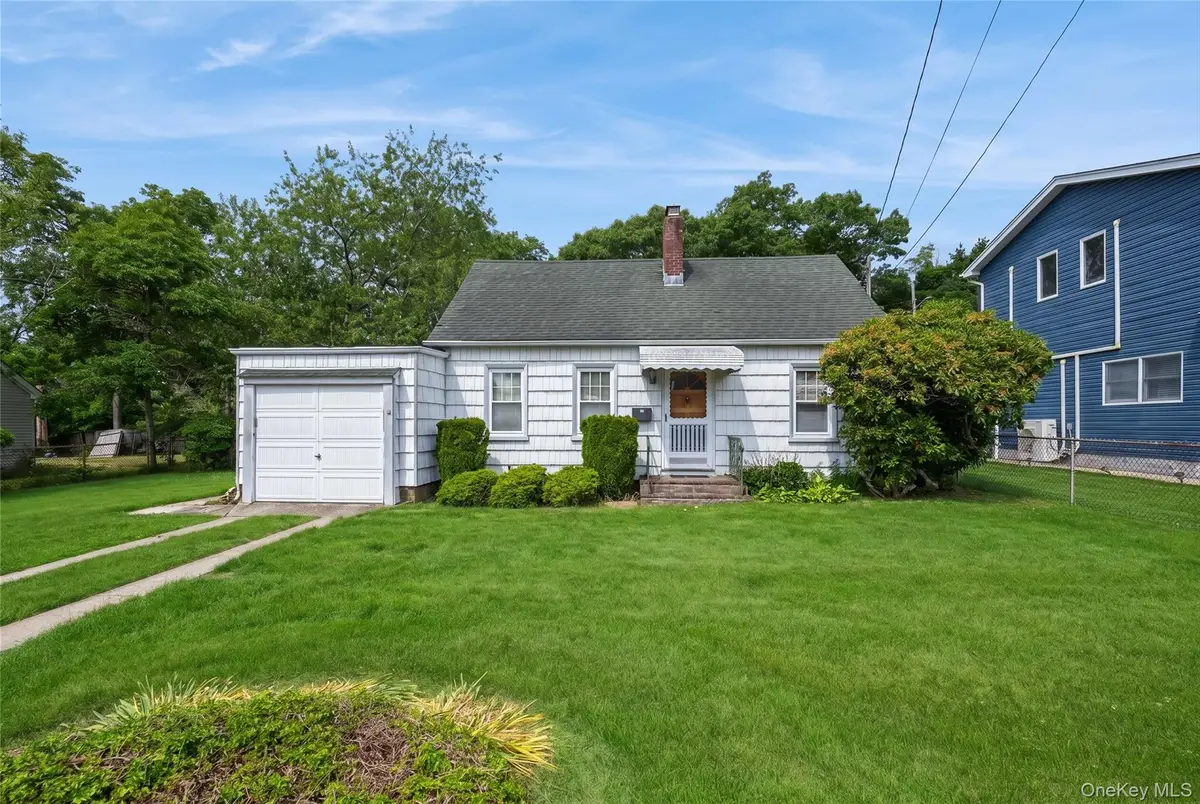 10 Laurel Road, Ronkonkoma, NY 11779 - #1
