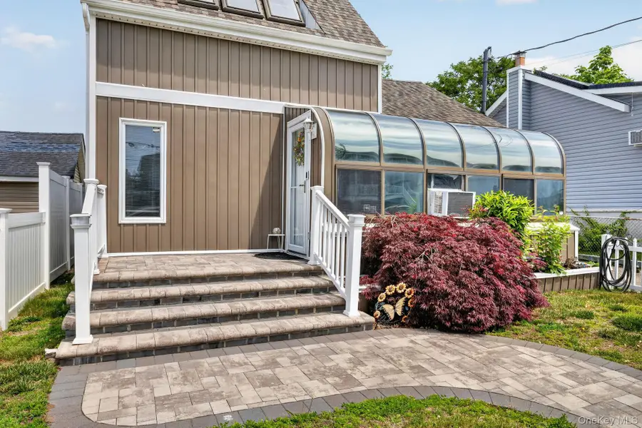 228 W Clearwater Road, Lindenhurst, NY 11757 - #3