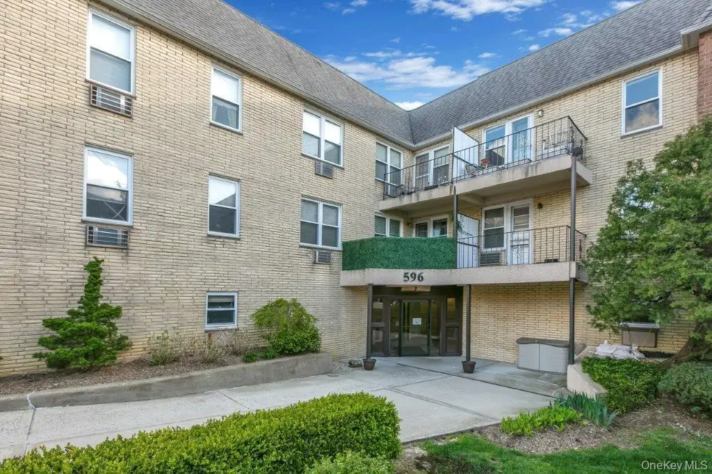 596 Broadway #15A, Lynbrook, NY 11563 - #1