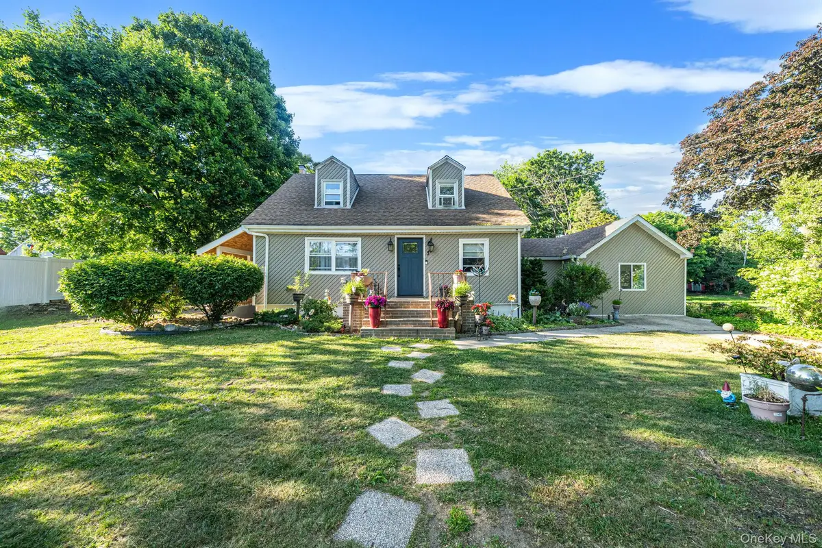 35 Oklahoma Avenue, Bay Shore, NY 11706 - #1
