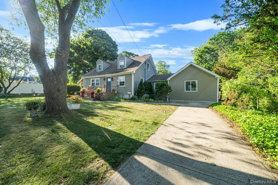 35 Oklahoma Avenue, Bay Shore, NY 11706 - #2
