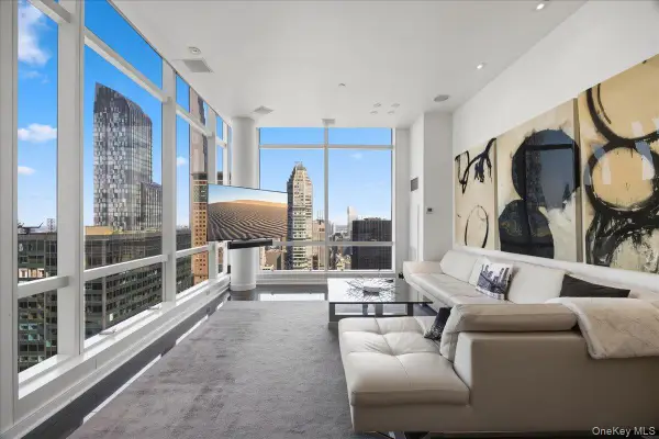 230 W 56th Street #PHB, New York (Manhattan), NY 10019