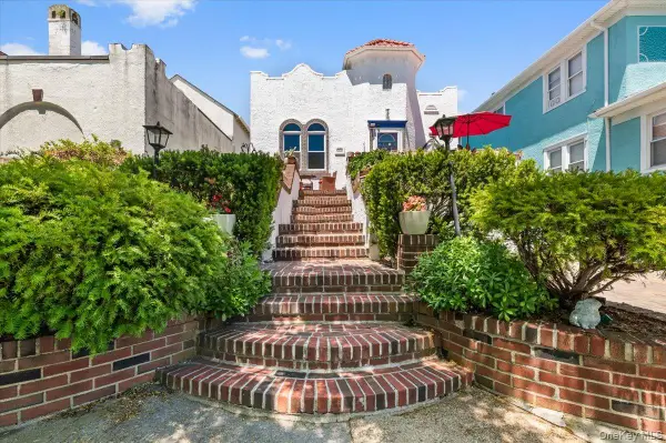 323 E Walnut Street, Long Beach, NY 11561