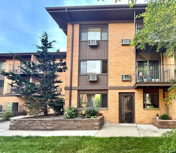 10 Oakwood Terrace #101, New Windsor, NY 12553