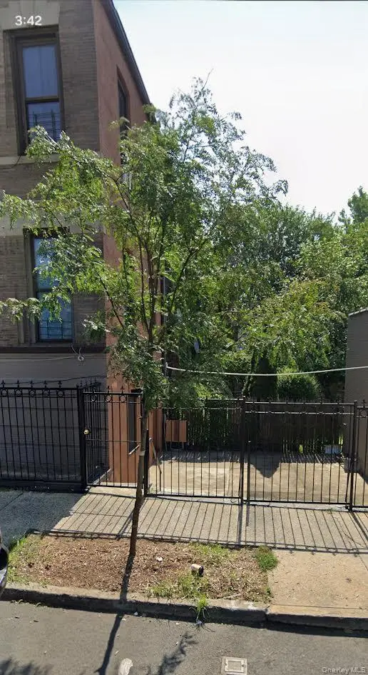 440 E 186th St, Bronx, NY 10458 - #3