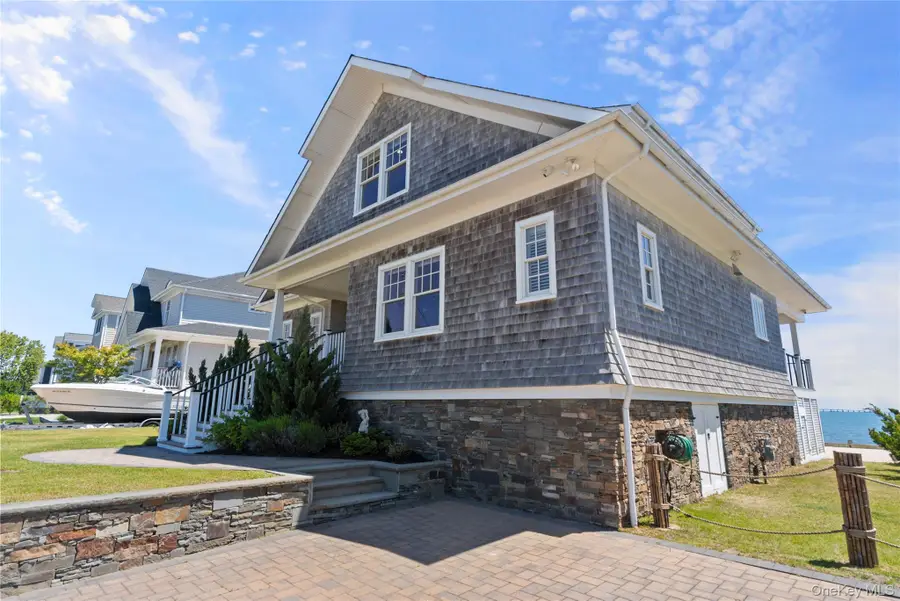 21 Shinnecock Road, East Quogue, NY 11942 - #3