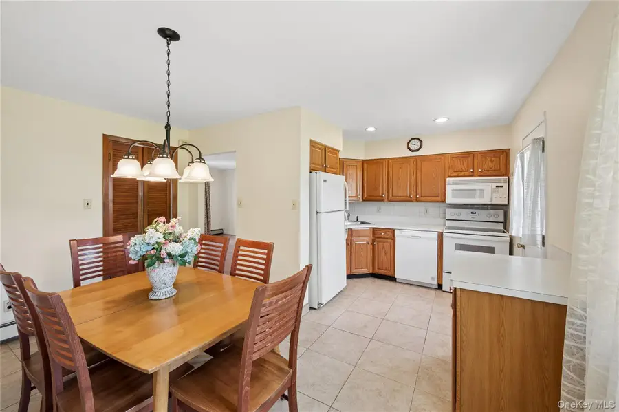7 Blanche Street, Plainview, NY 11803 - #3