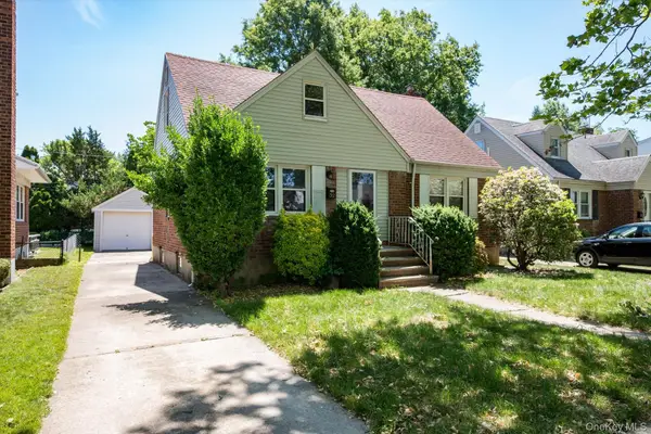 32 Croyden, New Hyde Park, NY 11040