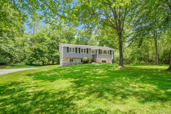17 Regent Drive, Hopewell Junction, NY 12533