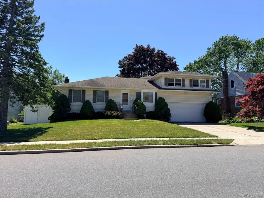 381 N Monroe Avenue, Lindenhurst, NY 11757 - #2