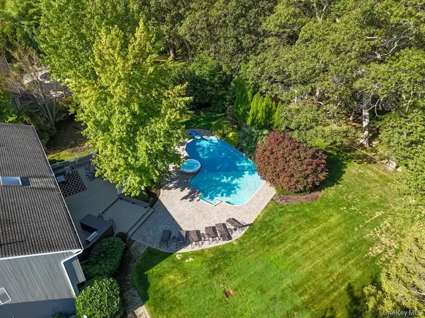11 Clearmeadow Lane, Woodbury, NY 11797