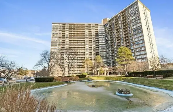 2 Bay Club Drive #15R, Bayside, NY 11360