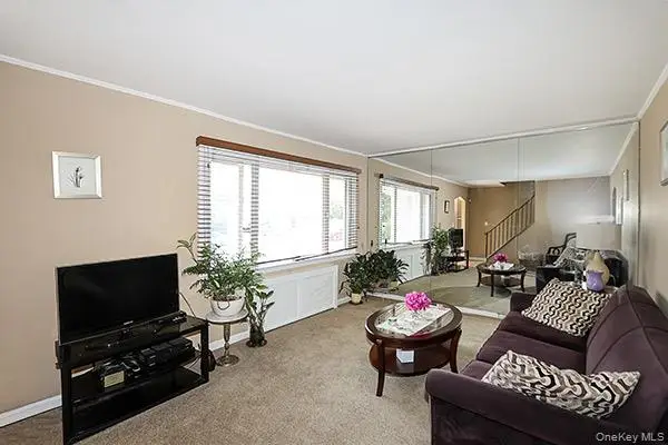 530 Coolidge Avenue, Rockville Centre, NY 11570 - #3