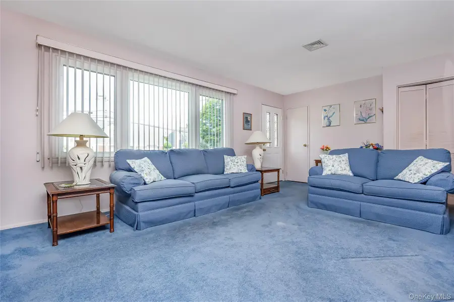 6 Center Street #20, Hicksville, NY 11801 - #3
