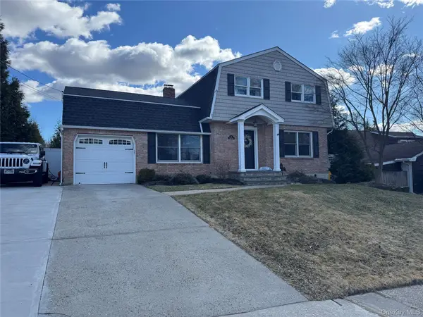 17 Wade Drive, Islip, NY 11755