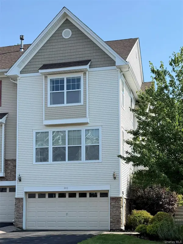 2012 Hawthorne Way, New Windsor, NY 12553