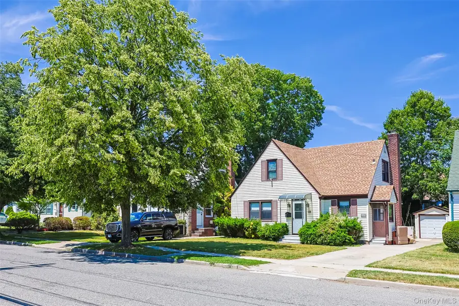 1010 Polk Avenue, Franklin Square, NY 11010 - #2