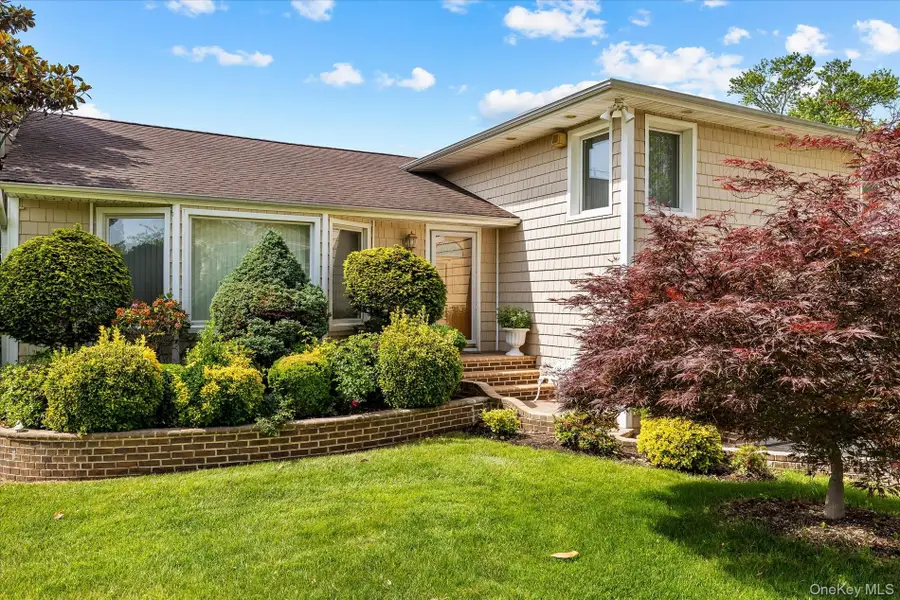 228 Robby Lane, Manhasset Hills, NY 11040 - #2