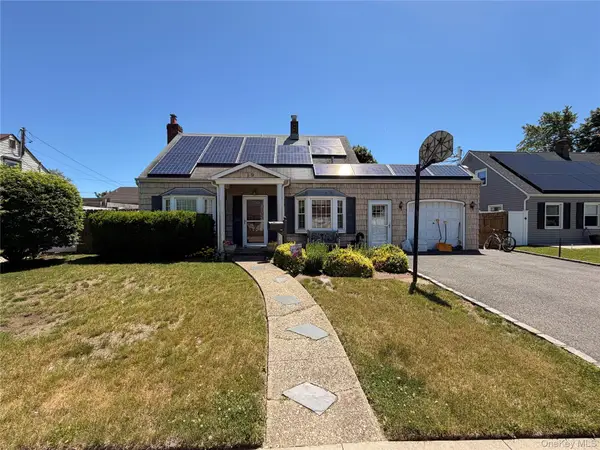 19 Surrey Lane, Levittown, NY 11756