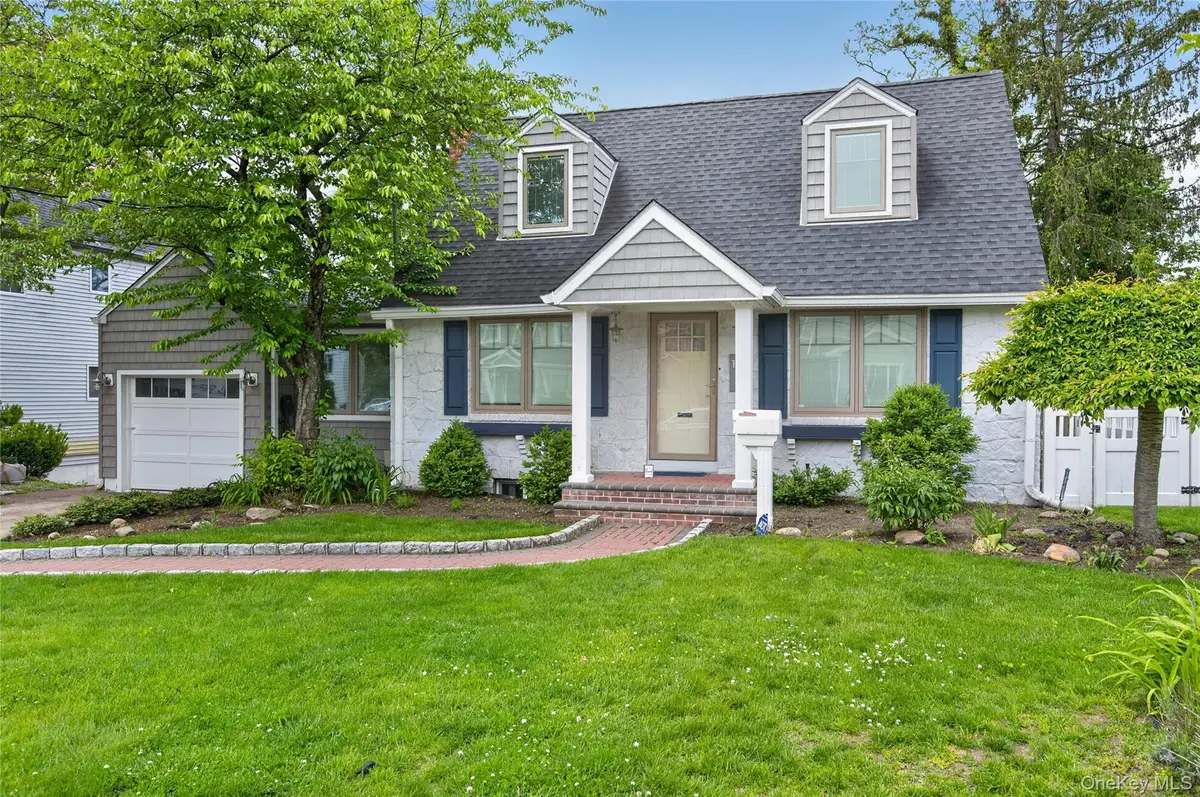 161 Greenway W, New Hyde Park, NY 11040 - #1