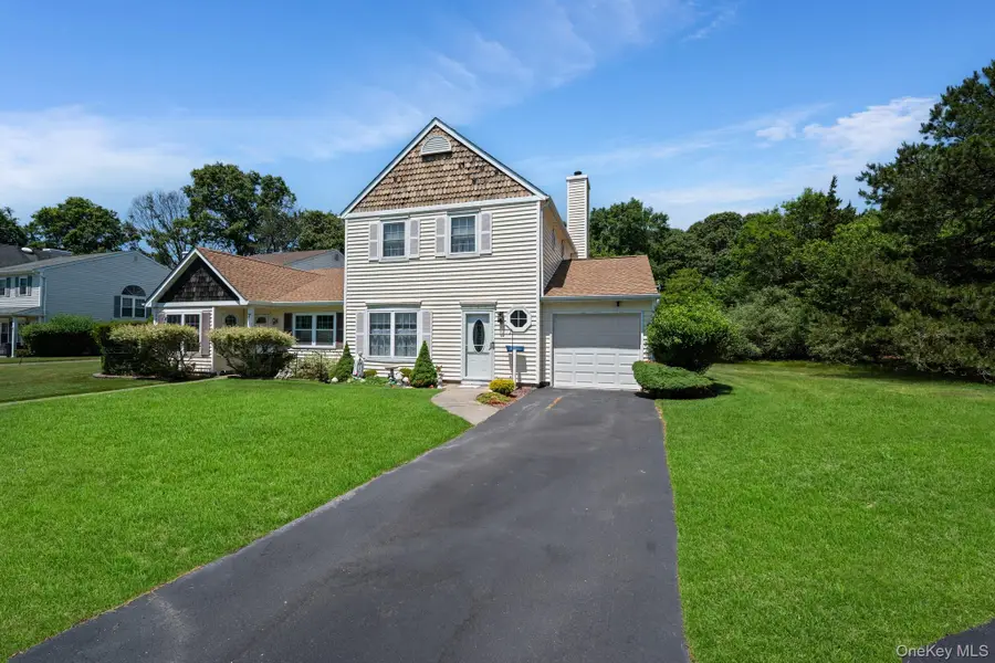 6 Woodchuck Trail, Coram, NY 11727 - #2