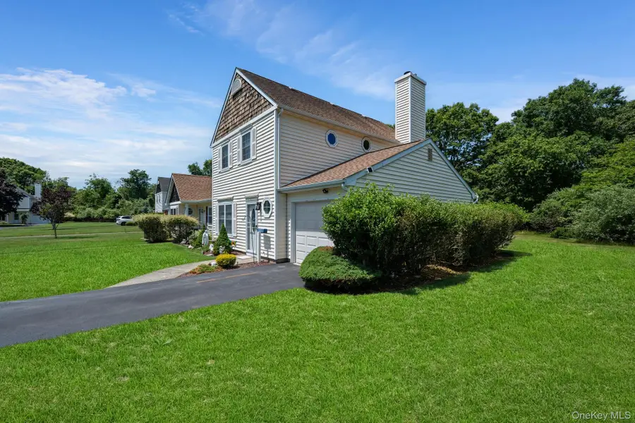 6 Woodchuck Trail, Coram, NY 11727 - #3