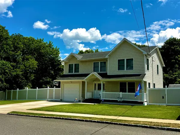 285 Daniel Street, Lindenhurst, NY 11757