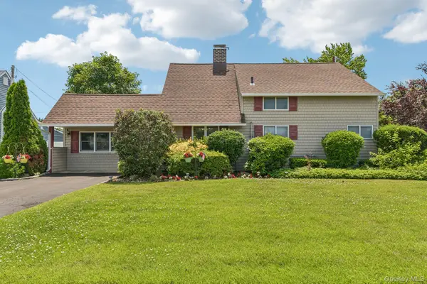 83 Coppersmith Road, Levittown, NY 11756