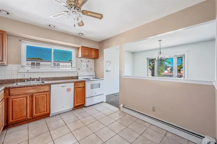 233 E Alhambra Avenue, Lindenhurst, NY 11757 - #3