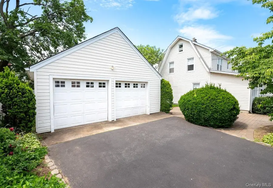 34 Remsen Avenue, Valley Stream, NY 11580 - #3