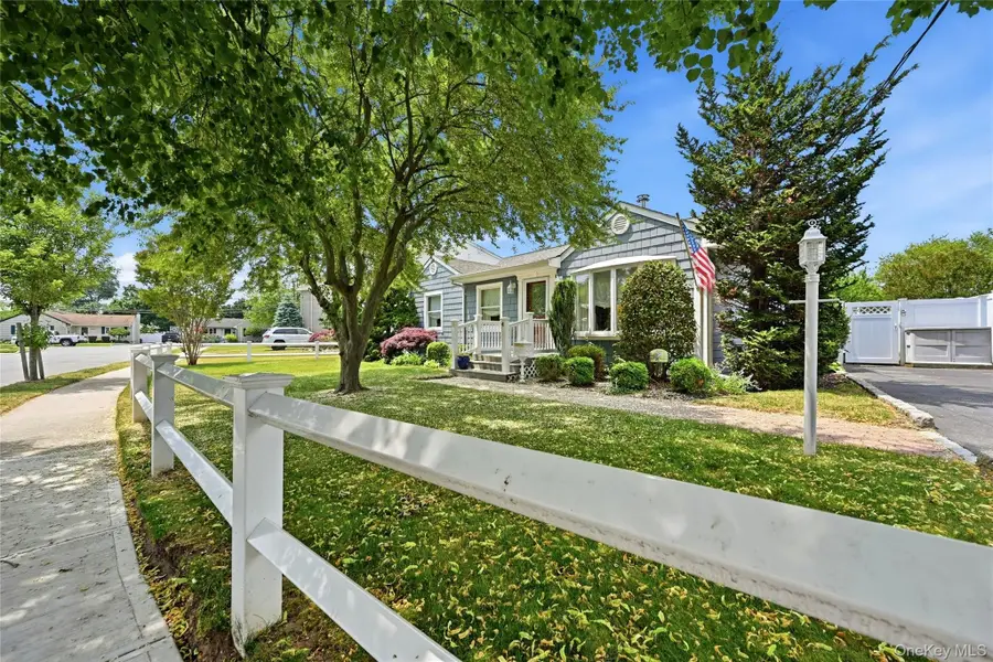 4 Bacon Lane, Babylon, NY 11702 - #3